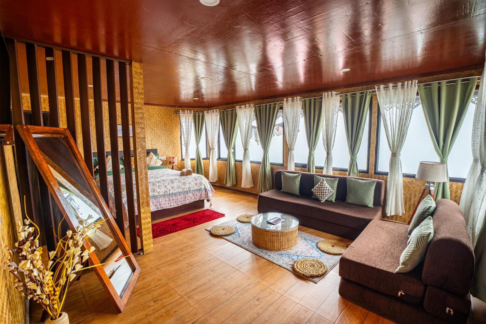 Monratino Himadrie -2 Mins Walk From Mall Road - All Rooms Have Kanchenjunga Mountain View Darjeeling  Exterior photo
